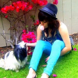 Meet your Posher, Abril